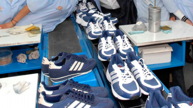 Reabre una fábrica de zapatillas que empleará inicialmente a 200 personas
