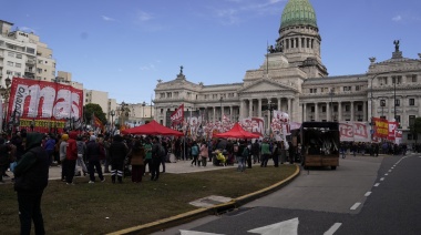 La oposición se movilizó en rechazo a la Ley Bases y al paquete fiscal frente del Congreso