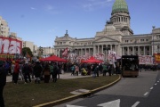 La oposición se movilizó en rechazo a la Ley Bases y al paquete fiscal frente del Congreso