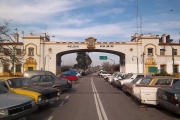Puente La Noria: enfrentamientos entre la policía nacional y trabajadores de La Salada