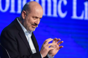 Sturzenegger defendió la desregulación y alertó sobre los riesgos del exceso de regulación en inteligencia artificial