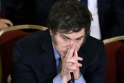 La preocupación por la corrupción desplaza a la economía, la desaprobación a Milei roza el 50% y la negatividad domina el ánimo social