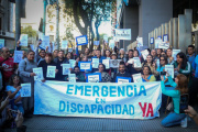 Familiares de personas con discapacidad se manifestaron frente a la sede de la ANDIS