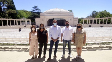 Garro recorrió las obras de restauración del Teatro del Lago junto a Concejales de Berisso y Ensenada