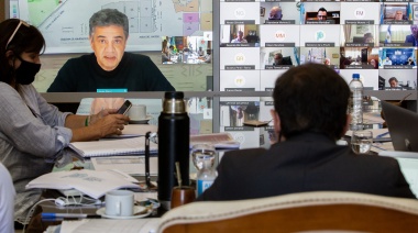 Kicillof se reunió con intendentes para analizar las próximas medidas