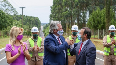 El Presidente inauguró la pavimentación de una avenida