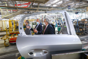Alberto Fernández participó de la inauguración de una automotriz