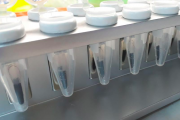 La Provincia firmó un convenio para fabricar un kit de testeo rápido de covid 19