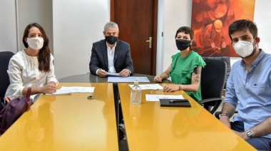 Ferraresi estrenó ministerio y recibió a Mayra Mendoza