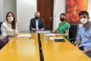 Ferraresi estrenó ministerio y recibió a Mayra Mendoza
