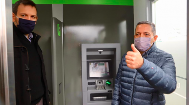 Gray y el presidente del Banco Provincia inauguraron cajeros automáticos