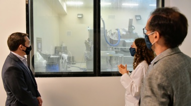 El intendente Watson recorrió el laboratorio Abbott