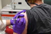 El gobierno ahora habla de vacunar “entre enero y febrero”