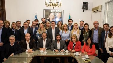 Salvai se reunió con el bloque de Senadores Cambiemos
