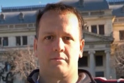 Un candidato libertario a diputado propuso “poner una bomba en la Legislatura”