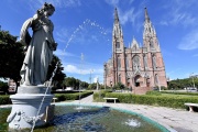 Restaurarán más de 500 monumentos y esculturas de la capital bonaerense