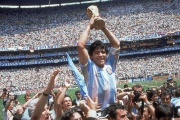 Emotivas despedidas a Maradona en las redes sociales
