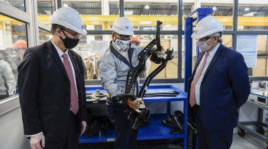 Fernández visitó una autopartista