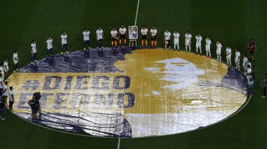 Emotivo homenaje a Diego en la Bombonera y un gol con dedicatoria a su hija Dalma