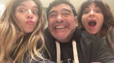 Dalma y Giannina se hicieron un tatuaje en homenaje a Diego Maradona