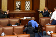 Locura en EE.UU: seguidores de Trump ingresaron por la fuerza al Capitolio