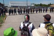 Organizaciones sociales marchan frente a los predios de empresas "monopólicas" productoras de alimentos