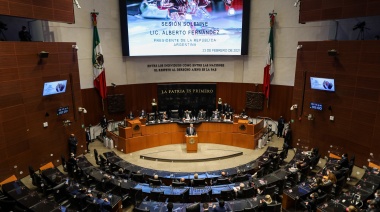 En pleno escándalo, Fernández habló en México