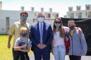 El Presidente entregó viviendas en Ezeiza y Río Negro