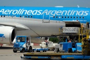 El primero de los dos vuelos de Aerolíneas partió hacia China en búsqueda de vacunas Sinopharm