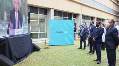 Alberto Fernández inauguró el sector Covid-19 en el Hospital del Bicentenario