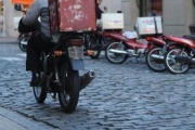 Presentan un proyecto que busca regular la actividad de los delivery