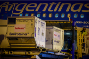 Coronavirus: arribó a las 18.17 horas el vuelo de Aerolíneas Argentinas con 384 mil vacunas Sinopharm