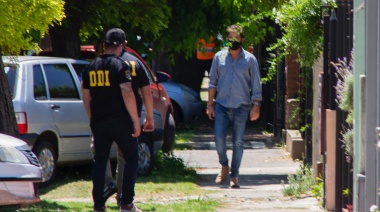 Imputan al médico de Maradona de "homicidio culposo" y secuestran documentación en su casa
