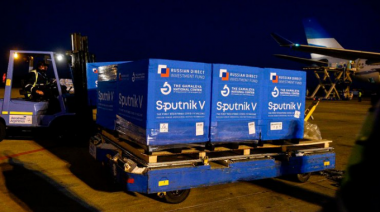 Llegó un nuevo vuelo con 500 mil dosis de vacunas Sputnik V