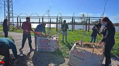 Campana: jóvenes voluntarios realizaron mantenimiento en la Costanera