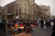Empresarios gastronómicos montaron un restaurante a cielo abierto en reclamo de aperturas