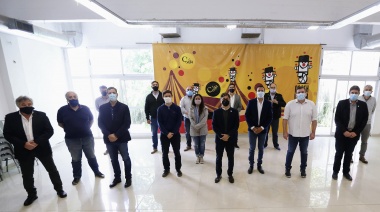 Kicillof recorrió obras sobre la ruta a la costa Atlántica y se reunió con intendentes.