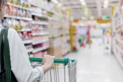 El consumo en supermercados cayó un 5,7% durante agosto según el Indec
