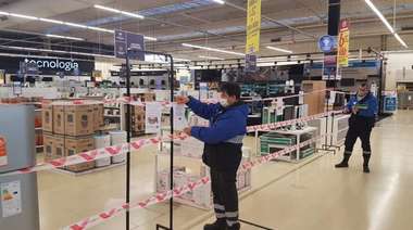 La Plata, Garro controla Hipers para que no vendan mercadería no esencial