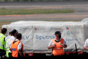 Llegaron 550.000 vacunas Sputnik V del segundo componente