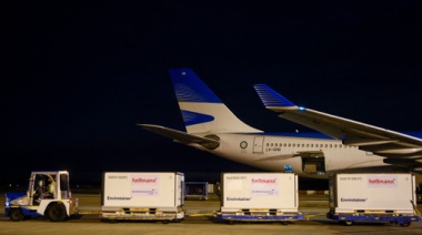 Arribó un vuelo con dosis y se esperan dos más que sumarán dos millones de vacunas