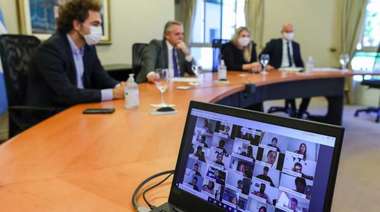 Alberto Fernández en un encuentro virtual con la UIA Joven
