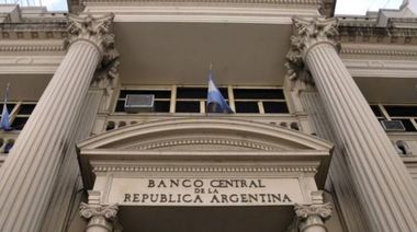 El Banco Central reforzó el cepo cambiario y se disparó el dólar