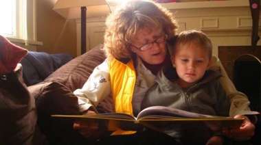 Por Facebook, abuelas de La Plata relatan cuentos a niños en vacaciones de invierno