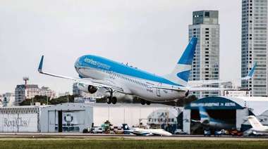 Aerolíneas Argentinas programa vuelos especiales a Madrid y Miami para agosto