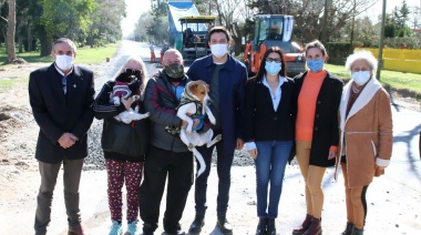 Cardozo recorrió el barrio Las Quintas y confirmó la llegada de asfalto y luminaria