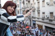 La policía controla colectivos que van hacia Plaza de Mayo