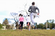 Nuevas medidas para entrenamientos grupales al aire libre y reuniones sociales
