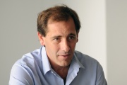Julio Garro le solicitó a la Justicia desalojar la toma de Los Hornos y demoler las casillas