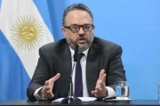 Kulfas: “En general, la gente que viaja al exterior no es pobre”